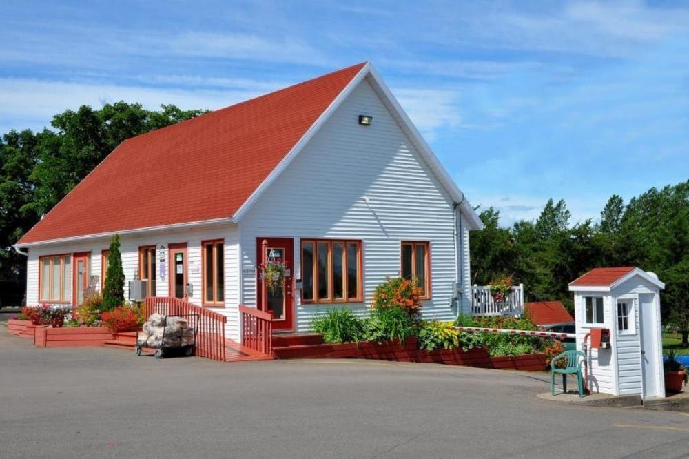 Camping & Chalets De La Demi-Lieue Saint-Jean-Port-Joli Exterior foto
